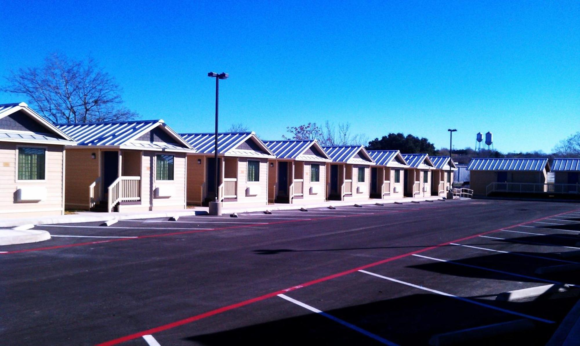 Fieldhouse Inn & Conference Center Kenedy Exterior foto