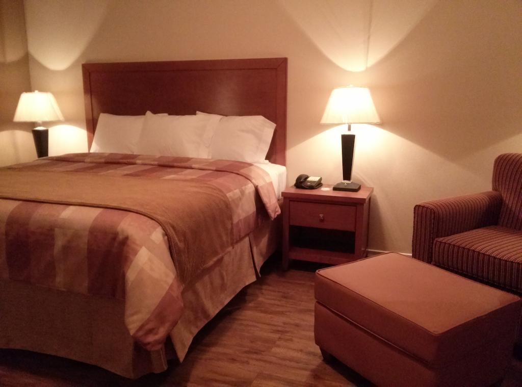 Fieldhouse Inn & Conference Center Kenedy Cameră foto